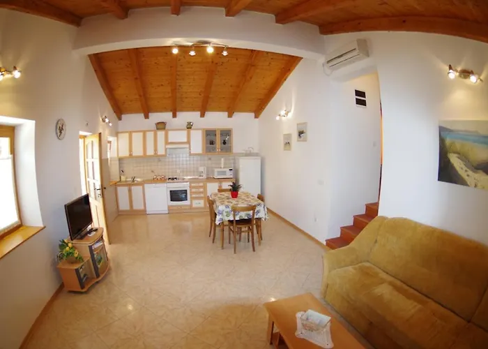 House Elvis, Sveti Kirin