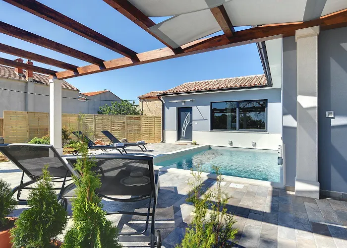 Villa Mit Privatem Pool, Wlan, Klima, Sonnenterrasse Und Grill
