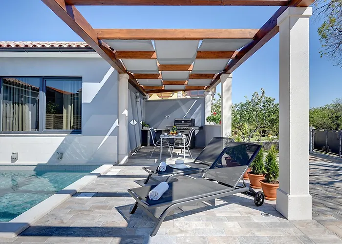 Villa Mit Privatem Pool, Wlan, Klima, Sonnenterrasse Und Grill
