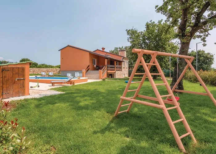 Three-Bedroom Holiday Home In Vodnjan