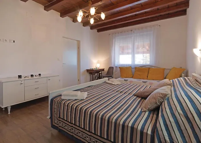 Three-Bedroom Holiday Home In Vodnjan