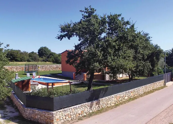 Three-Bedroom Holiday Home In Vodnjan