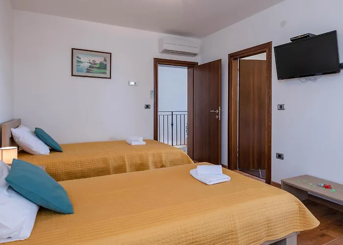 Nice Home In Hr-52215 Vodnjan